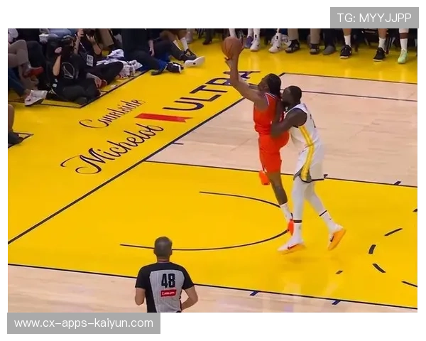 巴特勒防守连抢两次球，热火打出快速反击