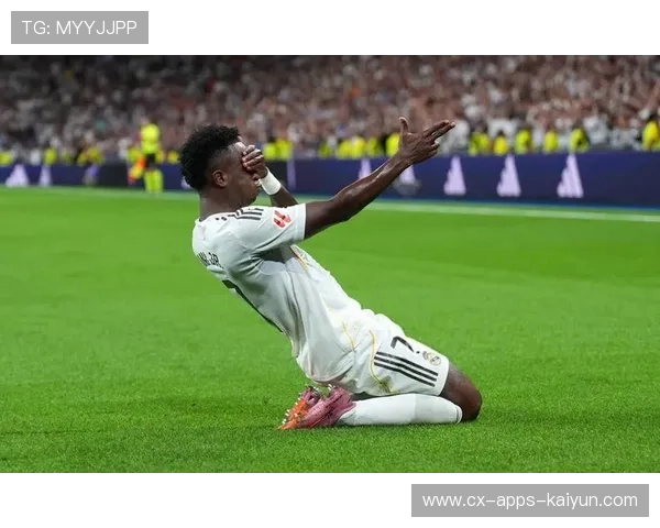 罗德里戈门前接点传球冷静推射破门